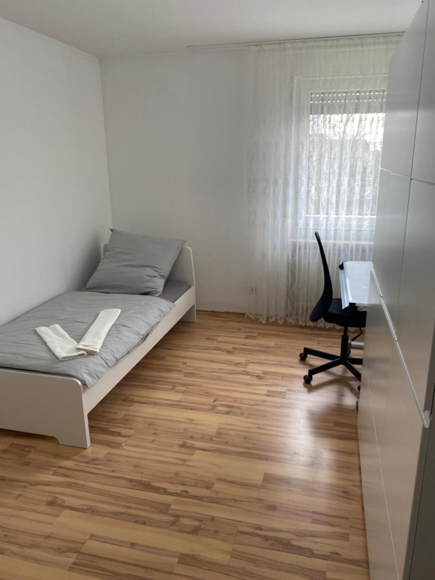 3 Zimmerwohnung Naehe Autobahn A8 Augsburg Exterior foto